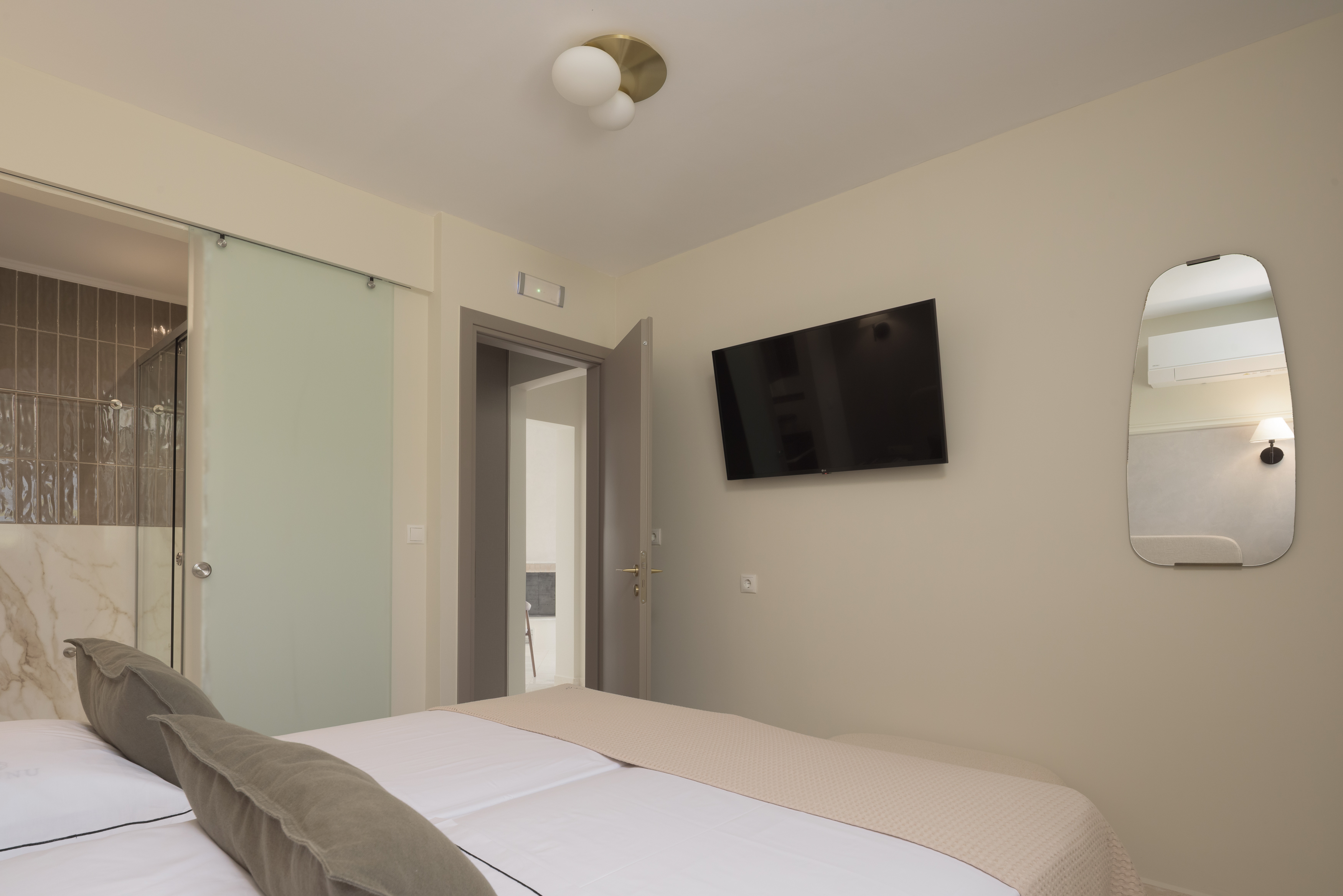 The bedrooms is completed with a 43' Smart TV and an en-suite bathroom.