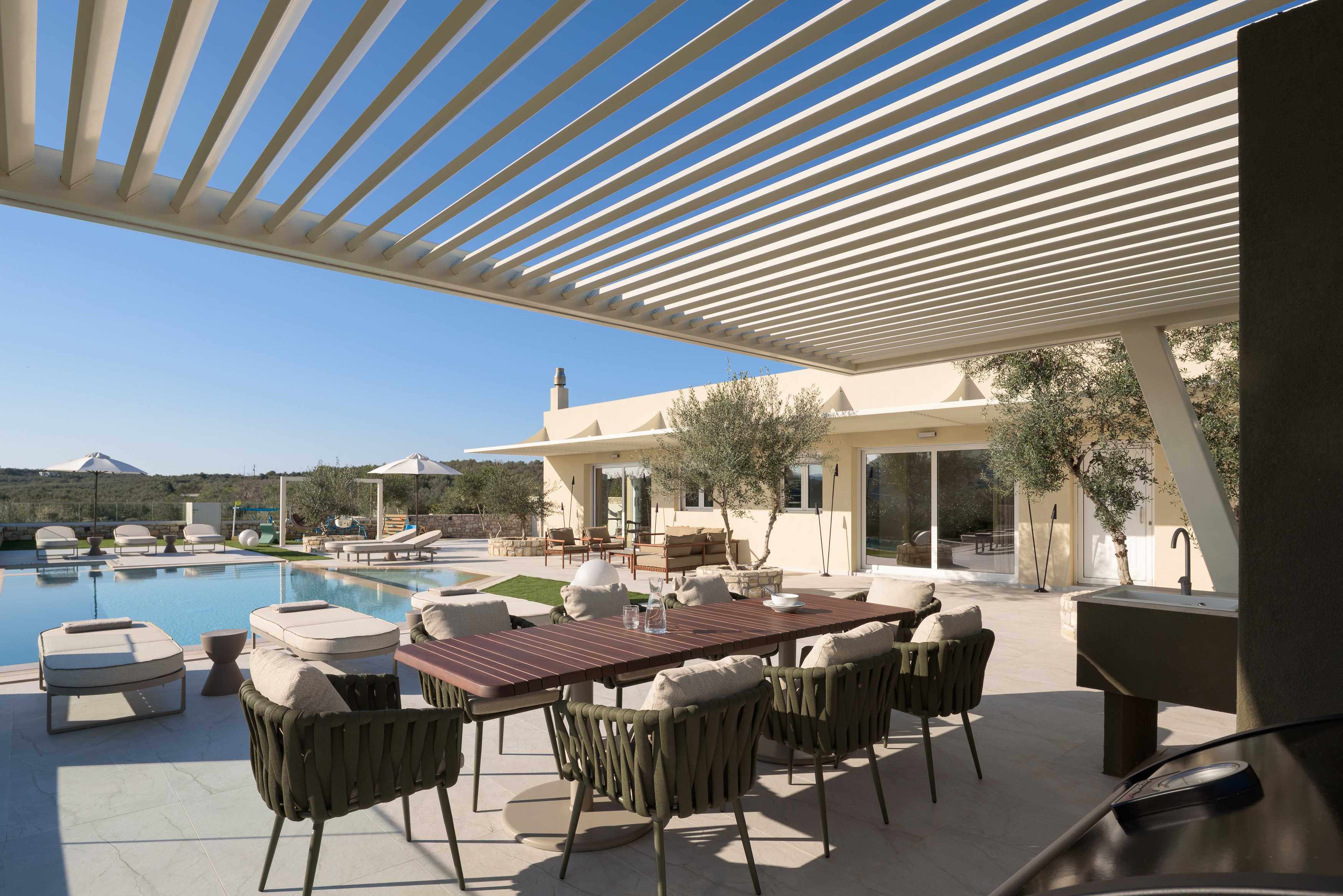 From breakfast to barbecue, every meal is an experience.